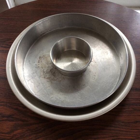 Vintage Aluminum Pan set of 3 Vitality and Valiant by Mirro Wear-Ever - Picture 3 of 10